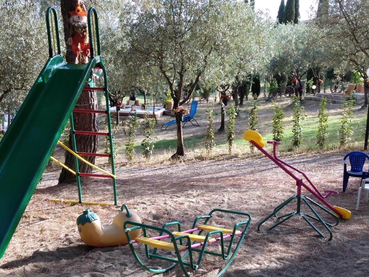 Agricamping Poggio Ai Pini Wine Camping Чертальдо Екстер'єр фото